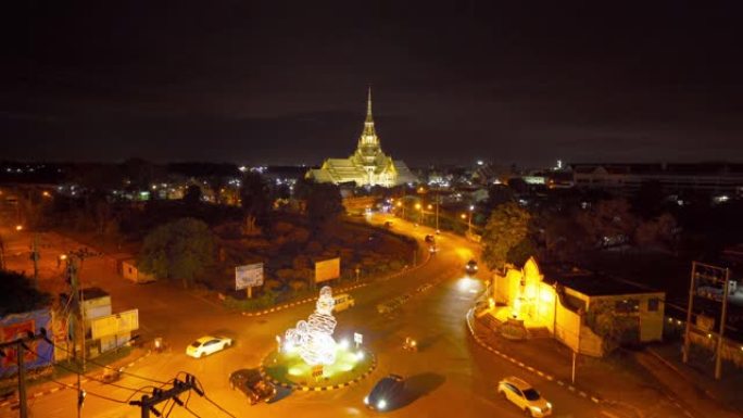 泰国曼谷附近，晚上有湄南河的Mueang Cha Choeng Sao区的Wat Sothon Wa