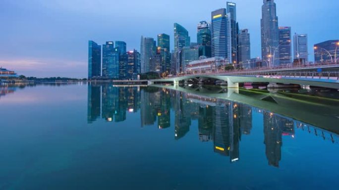 滨海湾银禧大桥，具有现代建筑背景，新加坡，昼夜延时视频