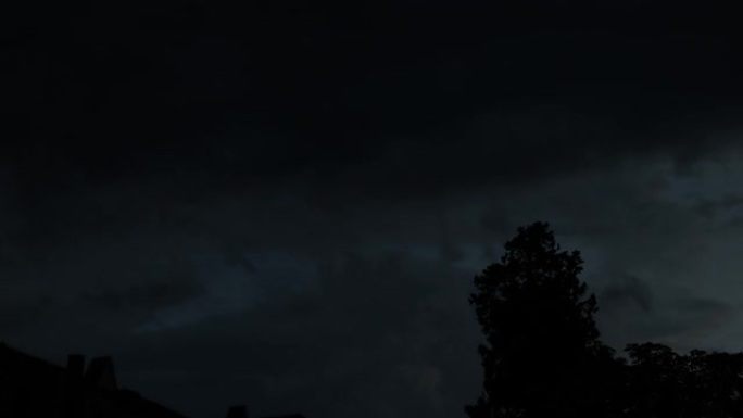 日落时分雷暴之后和之前波恩上空移动云层的时间流逝