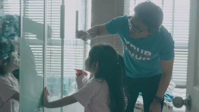 单身泰国父亲和孩子在曼谷建立了家庭教育，股票视频
