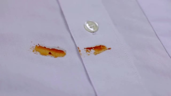 衬衫上的番茄酱污渍