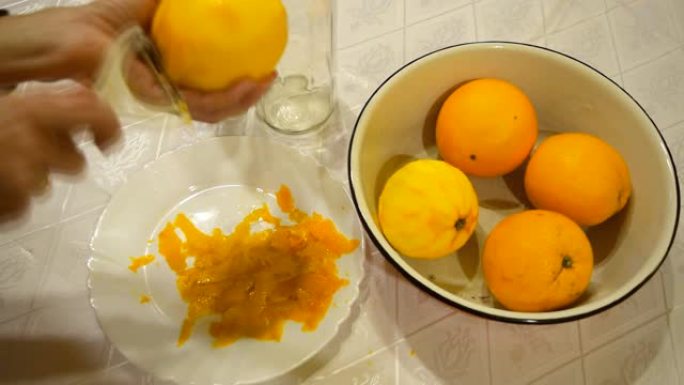 去除橙皮。视频素材延时橙汁去皮机橙子汁