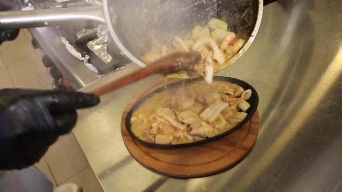 厨房里的密集烹饪铁板铁盘高端美食海鲜菜品