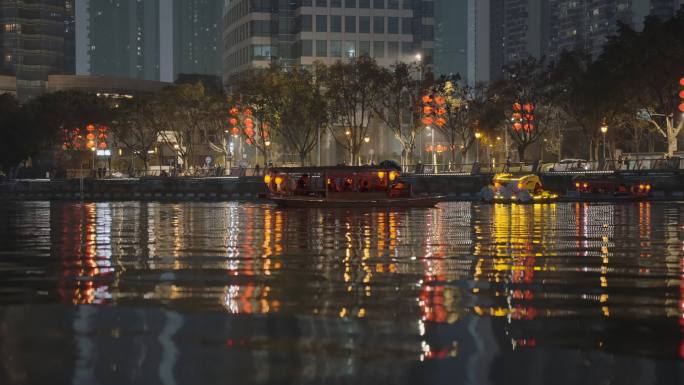 夜晚坐船夜游锦江