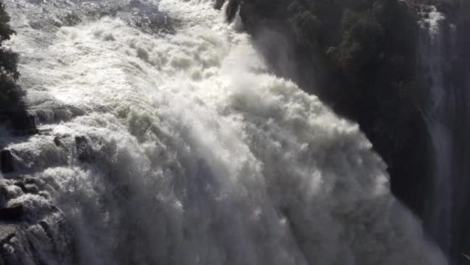 令人难以置信的维多利亚瀑布在赞比西河上。