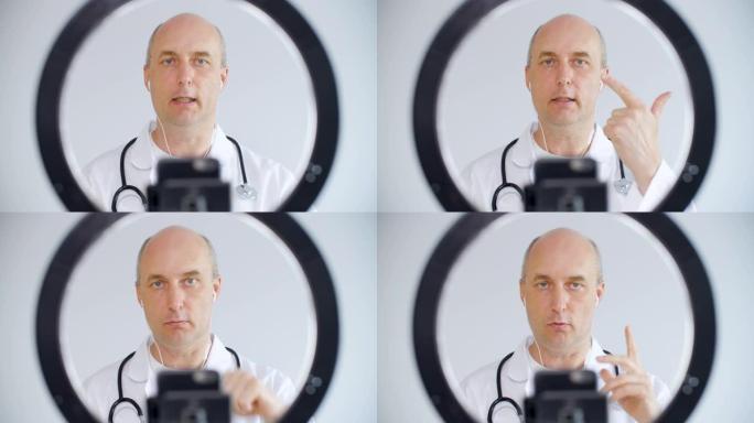 医生在远程咨询中与患者视频聊天。执业医生打手势，同时在线推荐患者在视频呼叫前置摄像头。