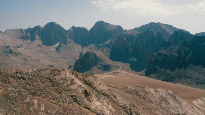 反金牛座山脉是土耳其的山脉。