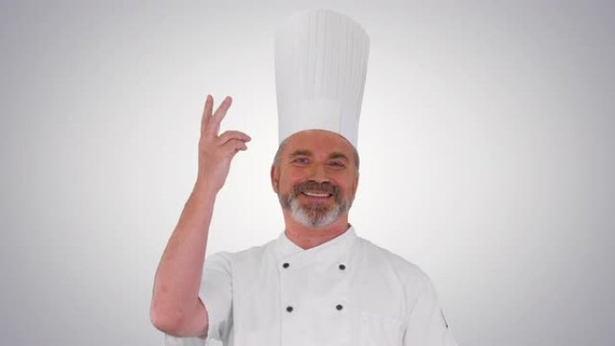 男性厨师在渐变背景上对相机做出真正的果酱手势