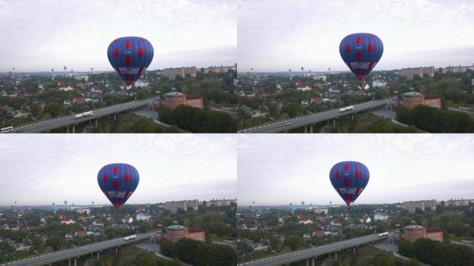 乌克兰2020年10月3日，Kamyanets Podolsk气球节，上午发射。阴云密布