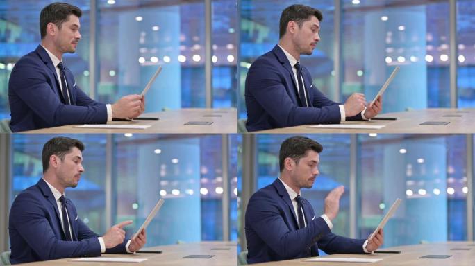 会说话的商人在平板电脑上进行视频聊天