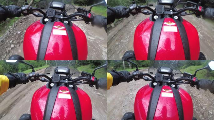 摩托车手在雨中穿过泥泞和水坑越野。视点，胸部视图