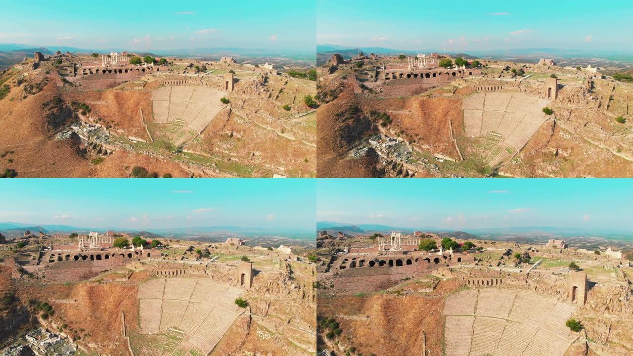 贝尔加马卫城的图拉真古庙和圆形剧场遗址