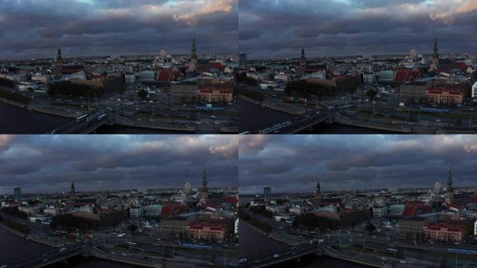 日落时鸟瞰拉脱维亚里加的圣彼得教堂和圆顶大教堂。