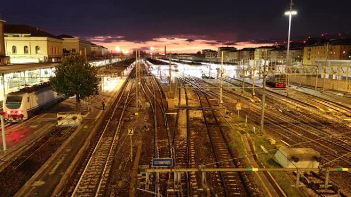 意大利博洛尼亚-中央火车站 (Stazione Central) 的夜间延时-市中心-24fps