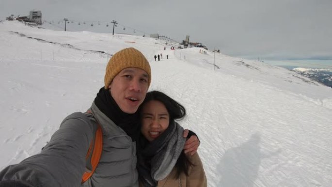 年轻浪漫的情侣一起在瑞士冰川3000旅行