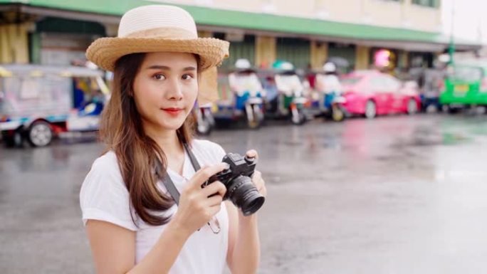 20-30岁的亚洲女孩游客旅行并拍摄泰国主要景点的照片