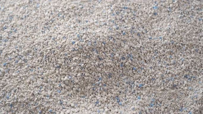 猫砂。用于卫生和气味消除的堆吸收物质