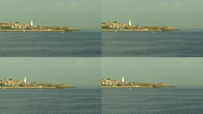 博斯普鲁斯海峡入口处的旧堡垒和灯塔