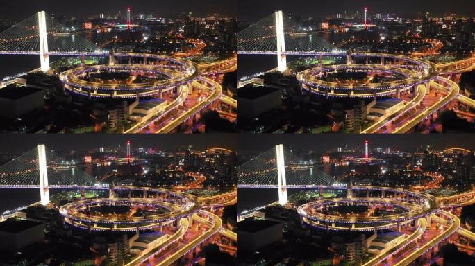 中国上海夜间南浦大桥。