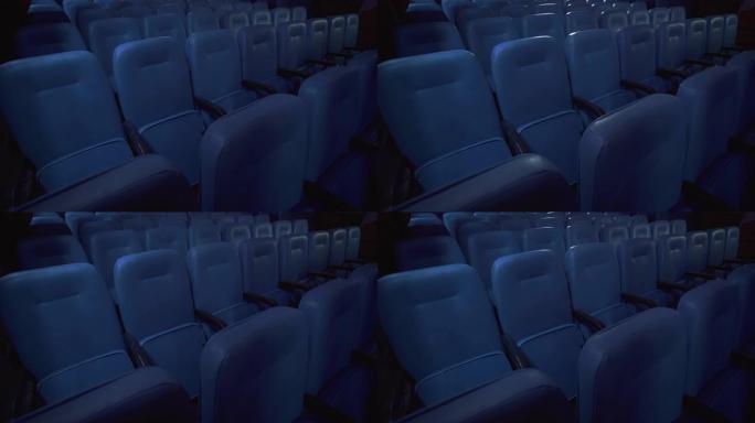 空电影院。没有观众的电影首映。电影院，聚光灯