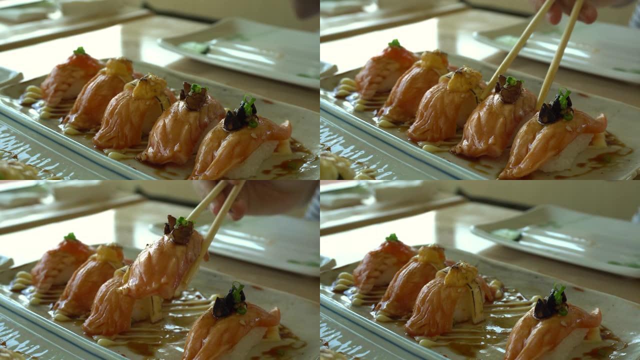 筷子吃日本食物，用不同的调味料和浇头