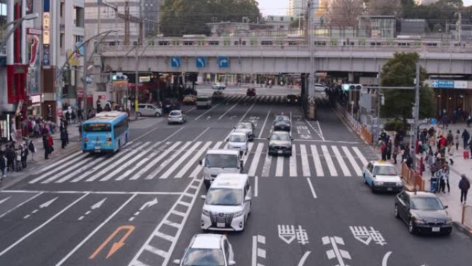 日本东京。2019年12月26日: 东京上野公交，行人景观