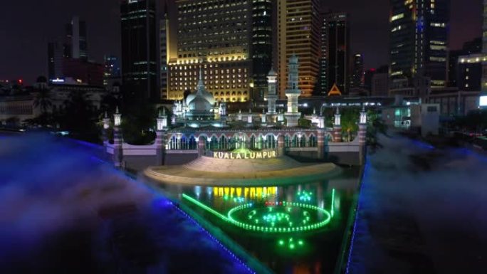 吉隆坡市中心著名的生命湾河穿越夜间照明展示航空全景4k马来西亚