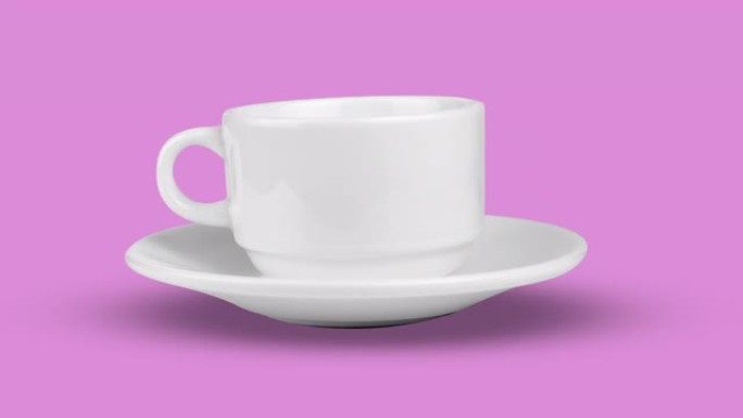 在粉红色背景上动画的空咖啡杯。逼真的3d食物和饮料的无缝循环。最小运动设计艺术