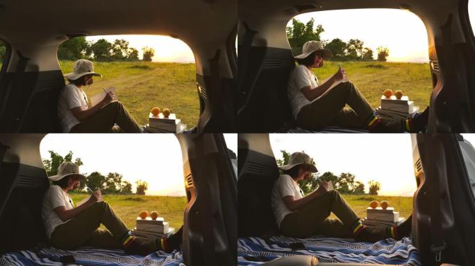 日落时在车上写书的年轻女子