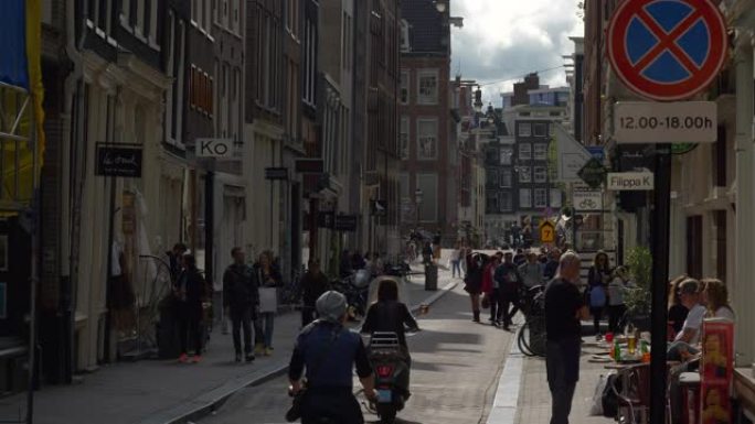 阳光明媚的一天阿姆斯特丹市中心拥挤的交通街道全景4k荷兰