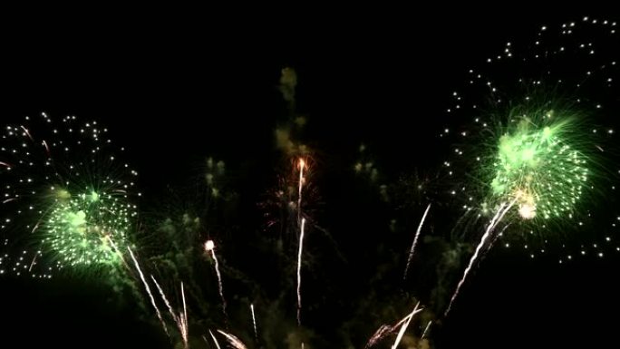 真正的烟花表演庆祝，五彩缤纷的新年烟花4K