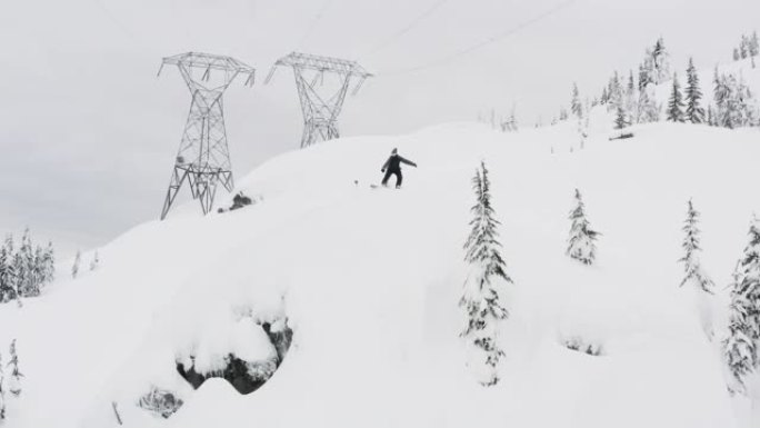 年轻成人滑雪板大空中跳山极限冬季运动无人机航拍