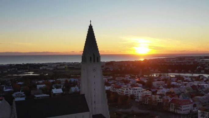 雷克雅未克冰岛在日落时的空中4k无人机视频