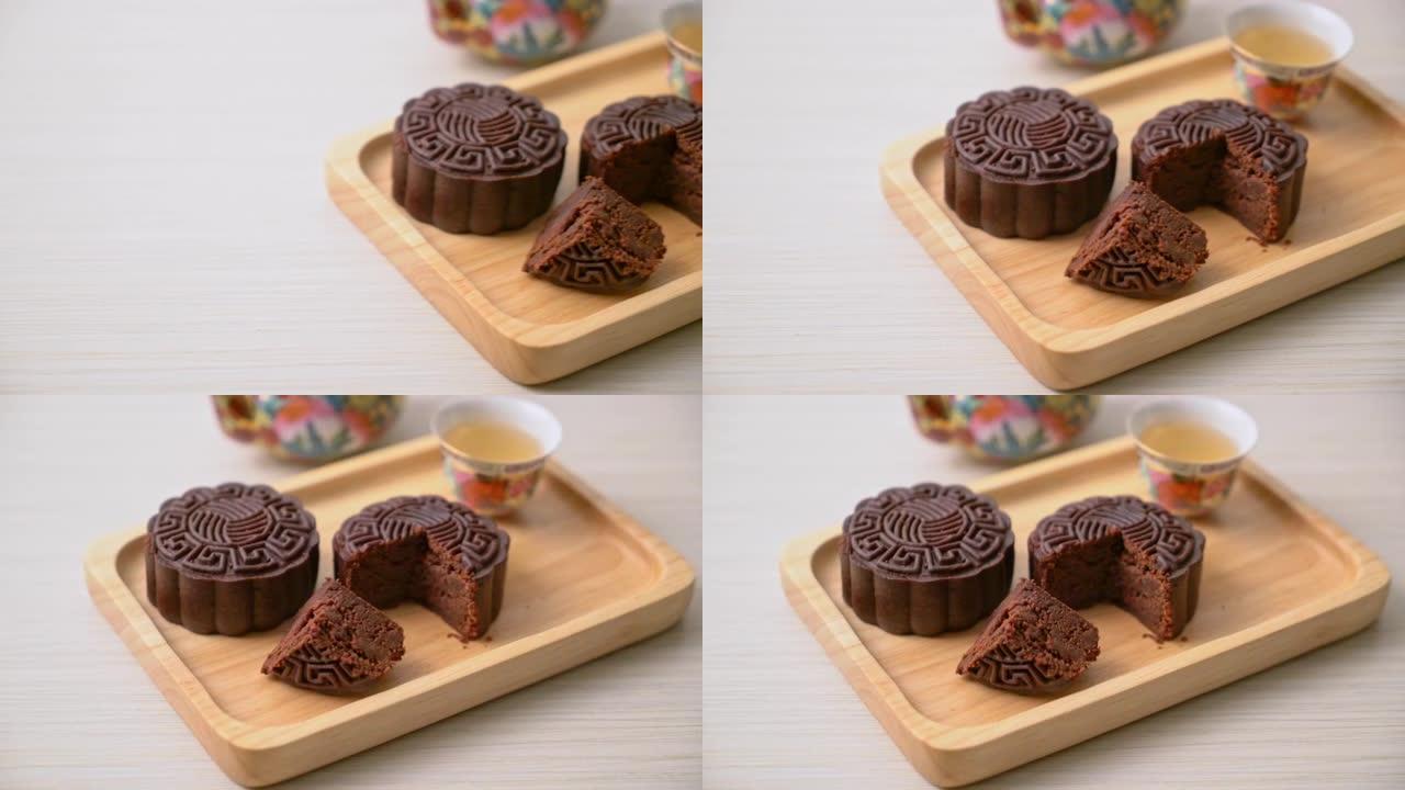 木版上的中国月饼黑巧克力味