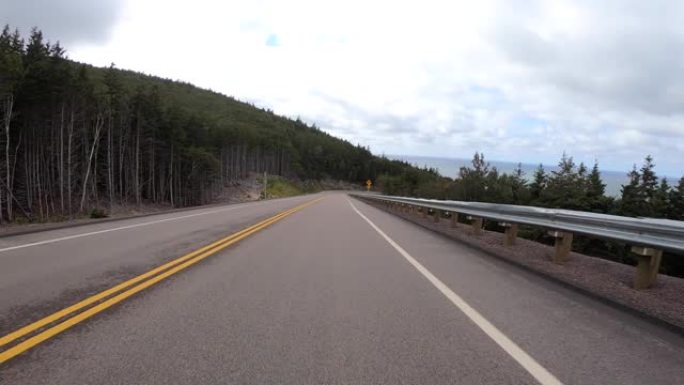 Driving on Cabot Trail road,新斯科舍省,加拿大