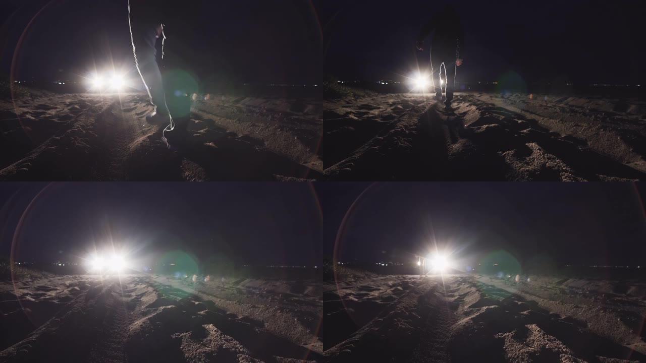 男子开着大灯接近汽车，与强盗进行夜间谈判