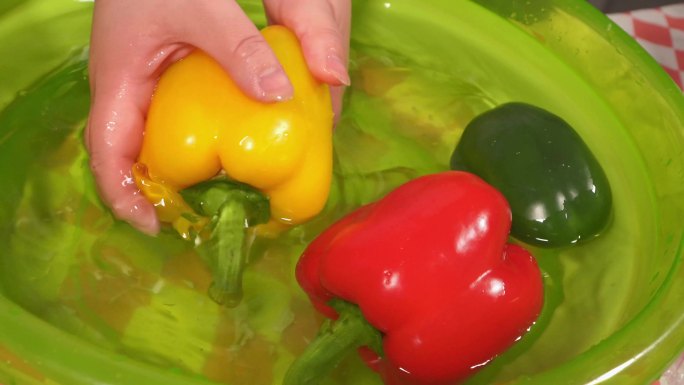 清洗彩椒甜椒柿子椒去籽洗菜 (3)
