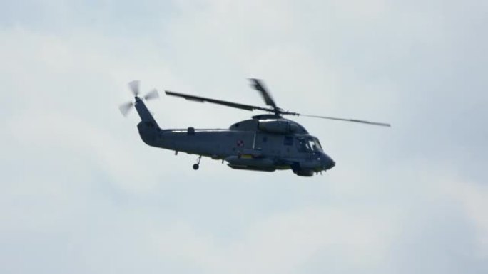 Mi-14PŁ直升飞机在格丁尼亚航空展上进行演习