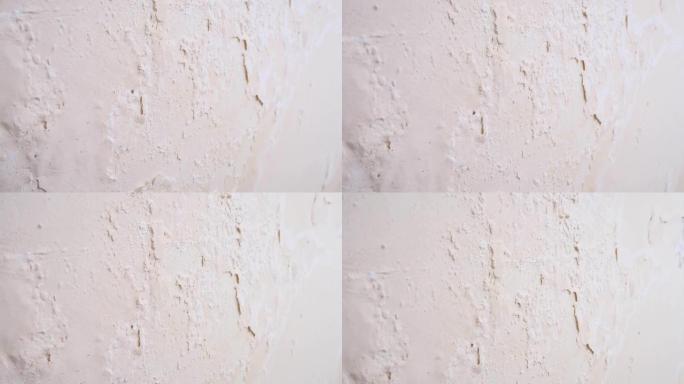 墙壁潮湿发霉，墙壁发霉，墙壁油漆剥落，