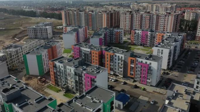 乌克兰基辅地区Sofievskaya borshakgovka-2020年9月: 公寓楼的鸟瞰图。彩