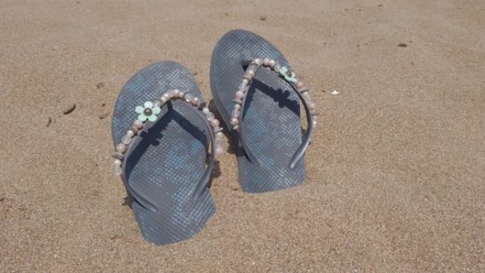 沙滩上的拖鞋女鞋沙滩上的拖鞋女鞋