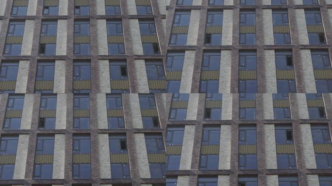 白天在纽约风格公寓楼的外部拍摄。窗户和砖砌立面