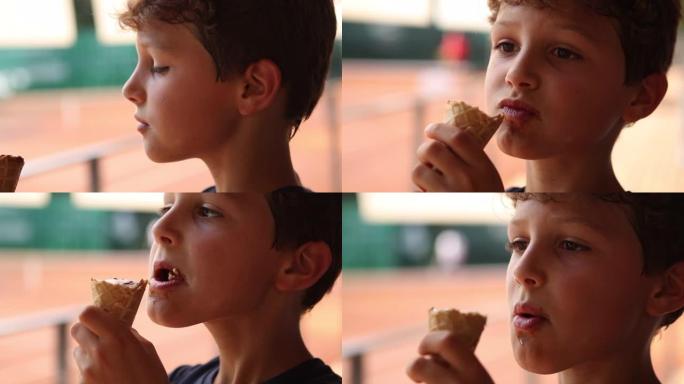 小男孩吃甜点巧克力冰淇淋。吃冰淇淋的孩子