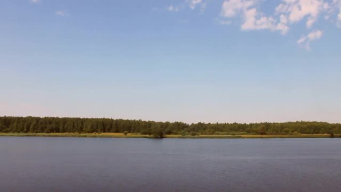伏尔加河上的浮动海岸线