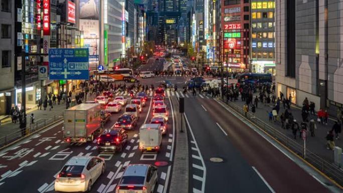 4k延时: 日本新宿夜间行人拥挤。