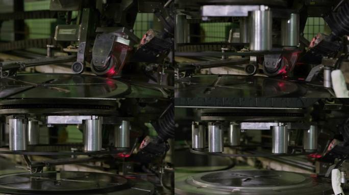 生产过程中设备标记轮胎轮辋特写