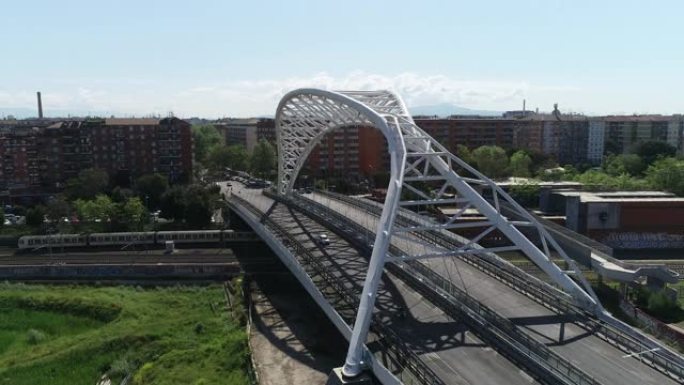 罗马Ostiense区的Settimia Spizzichino桥的广阔视野
