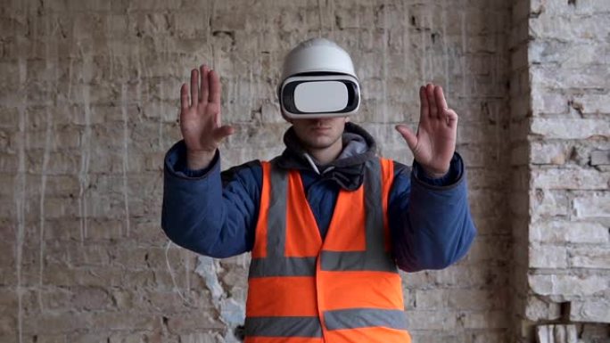 建筑商使用虚拟现实眼镜，并用手计划建筑物的重建