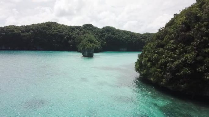 原始的蓝色海洋，帕劳的岩石群岛