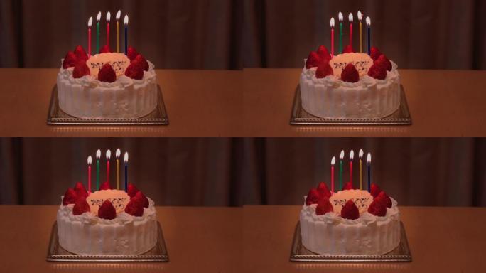 为庆祝生日准备的草莓蛋糕